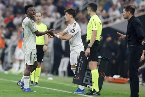 بعد أزمة ديربي السوبر.. سيميوني يعتذر لفينيسيوس ورئيس ريال مدريد